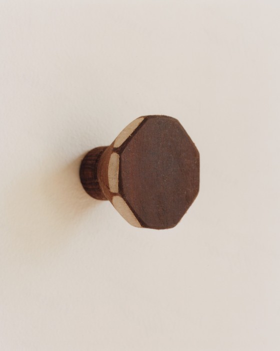 HAND-PAINTED AFRICAN MAHOGANY KNOB (WHITE), 2019
